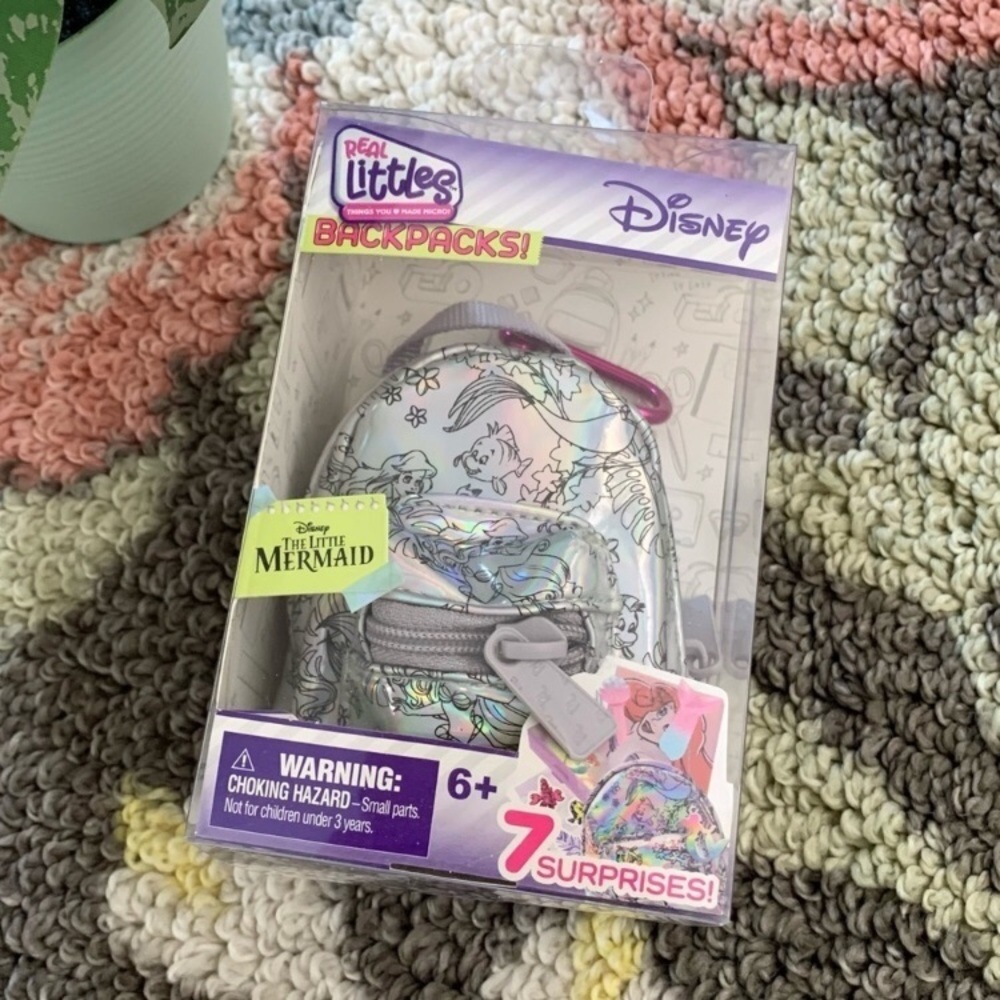 Disney Real Little Mermaid Surprise Hologram Accessories Backpack Doll Moose Toy - Picture 2 of 3